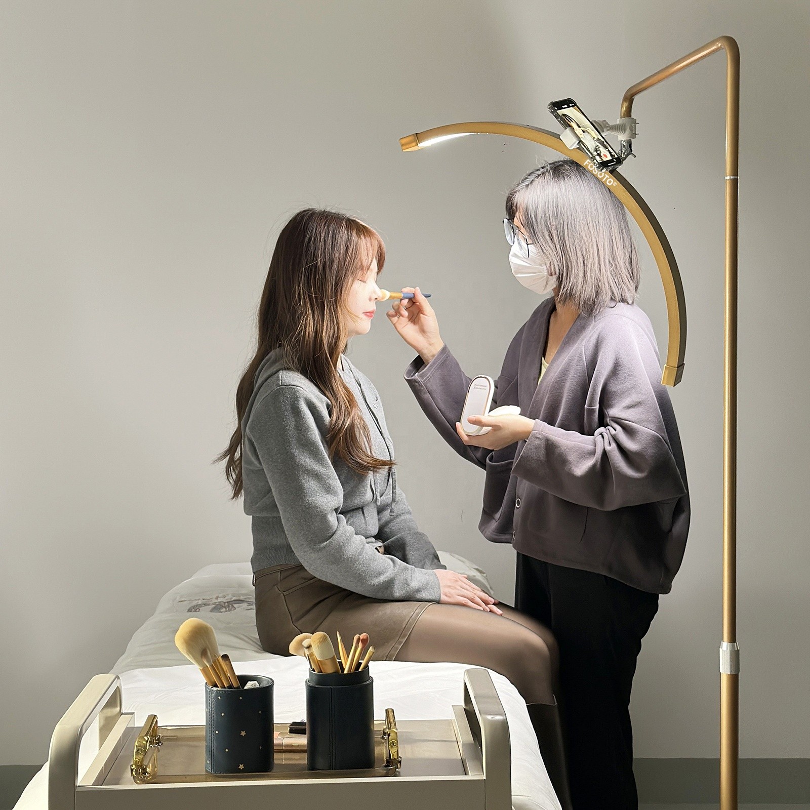 Luxury Stainless Steel Gold LED Half Moon Lash Light for Premium Beauty Salons